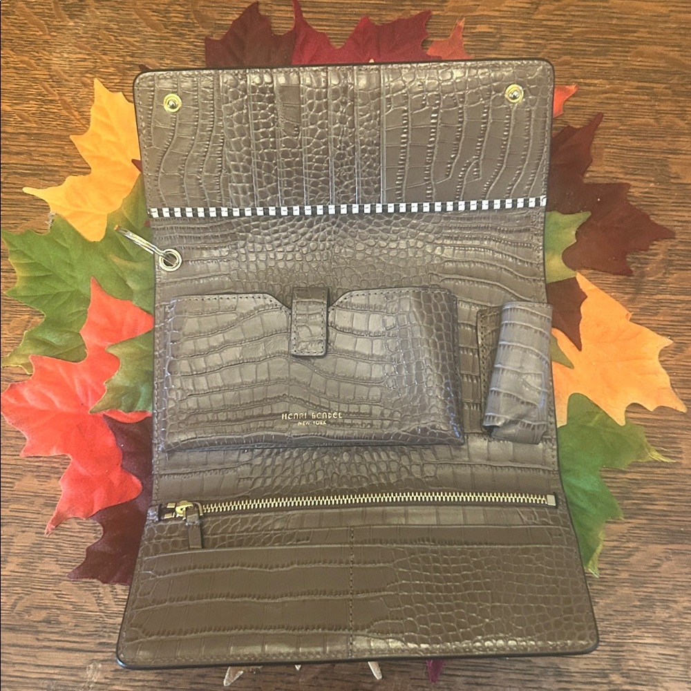 Henri Bendel Croc Embossed Leather Clutch/Wallet/Wristlet - Picture 8 of 13
